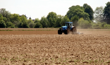 Traktor + Landwirtschaft © chris74 v
