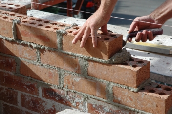 bricklayer © photoclicks #1617982